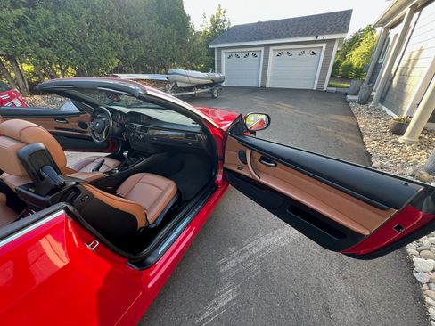 Used 2011 BMW 335i Convertible RWD image 11