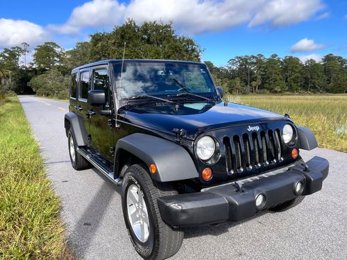 Used 2013 Jeep Wrangler Unlimited Sport image 4