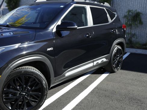 Used 2023 Kia Seltos Nightfall Edition image 4