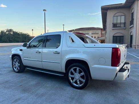Used 2007 Cadillac Escalade EXT w/ Information Package AWD/4WD image 8