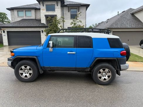 Used 2007 Toyota FJ Cruiser 4WD image 1