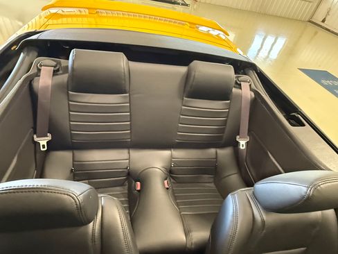 Used 2006 Ford Mustang Premium image 10