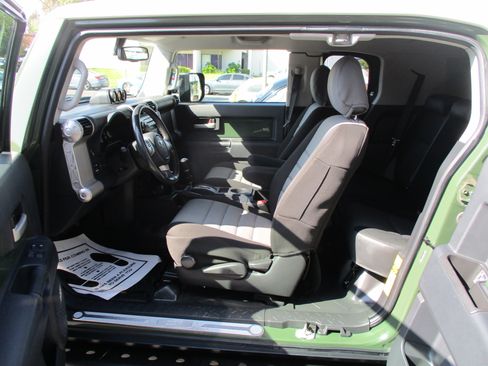 Used 2010 Toyota FJ Cruiser 4WD image 25