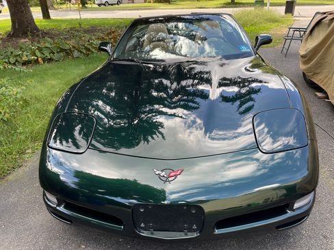 Used 2000 Chevrolet Corvette Convertible w/ Performance Handling Pkg RWD image 1