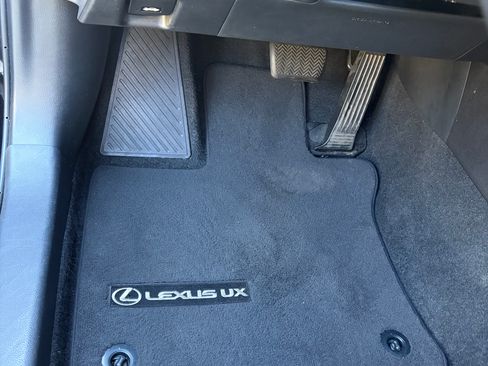 Used 2020 Lexus UX 250h w/ Premium Package AWD/4WD image 23
