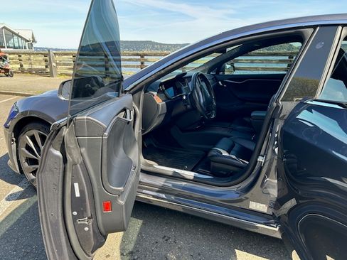 Used 2020 Tesla Model S Long Range Plus image 12