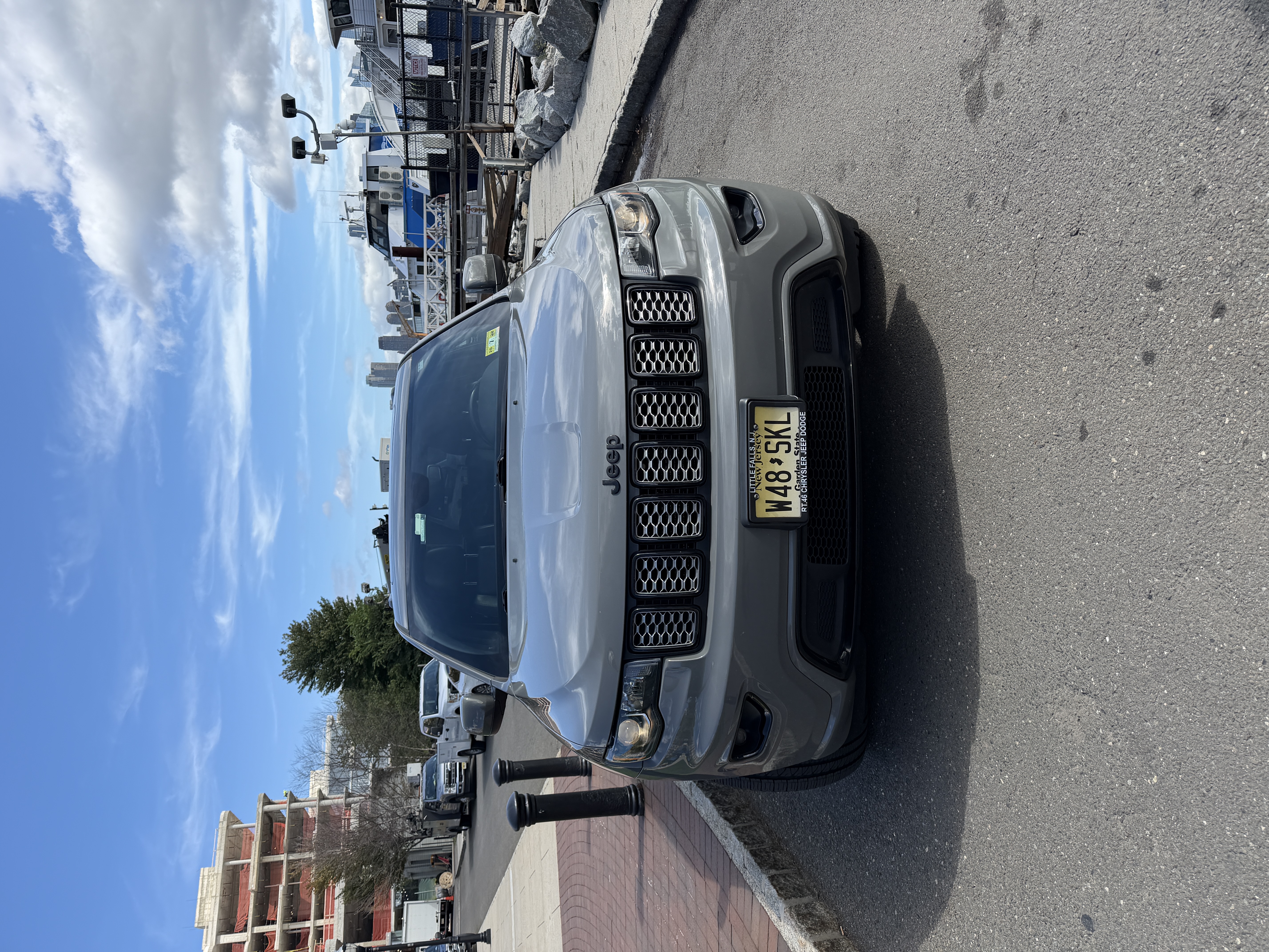Used 2019 Jeep Grand Cherokee Altitude AWD/4WD image 5