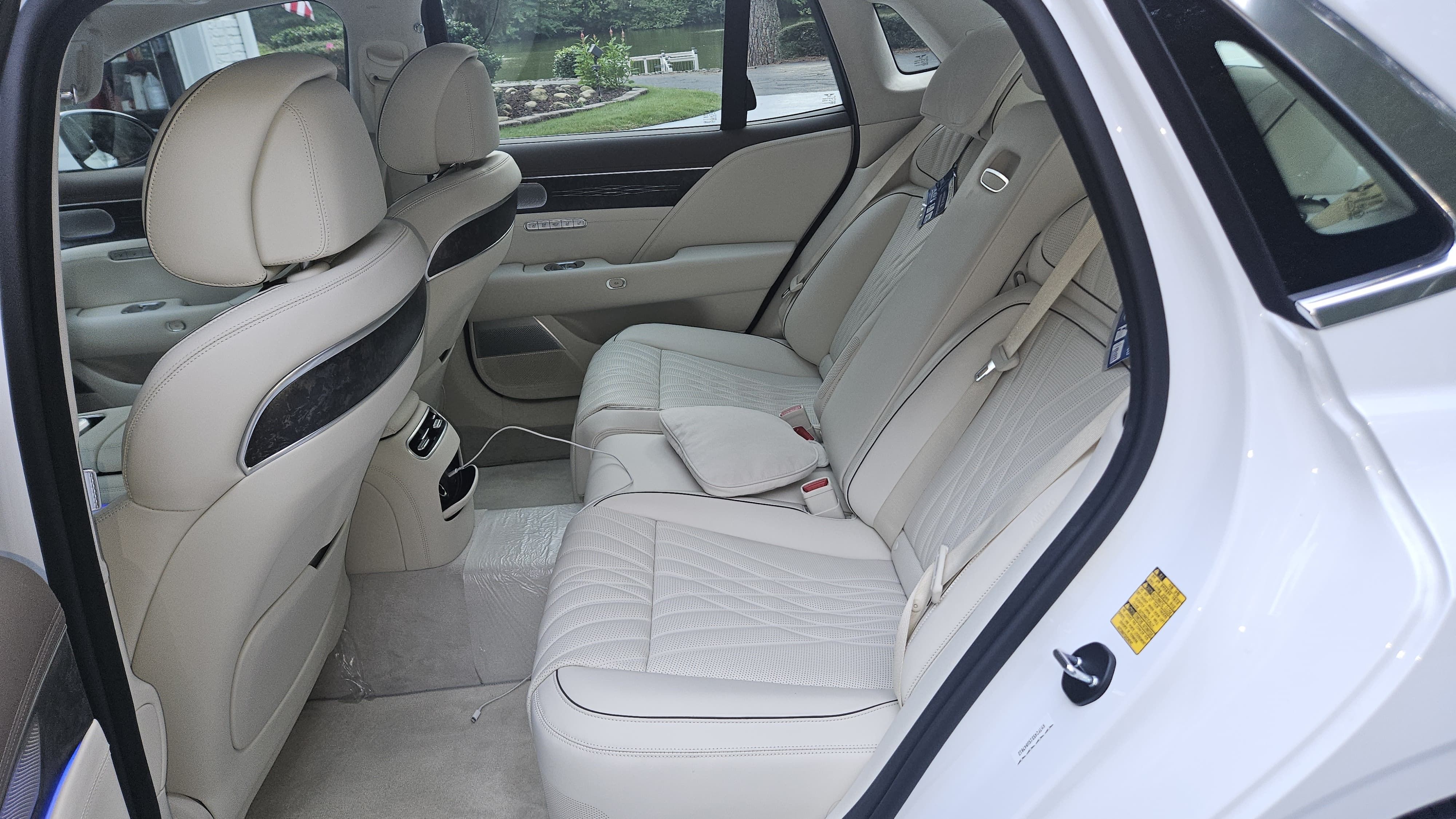 Used 2025 Genesis G90 3.5T AWD/4WD image 8