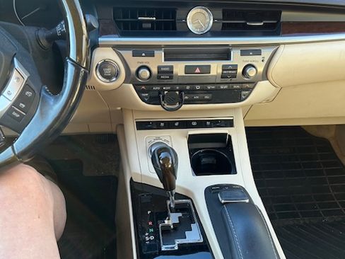 Used 2015 Lexus ES 350 w/ Luxury Package image 9