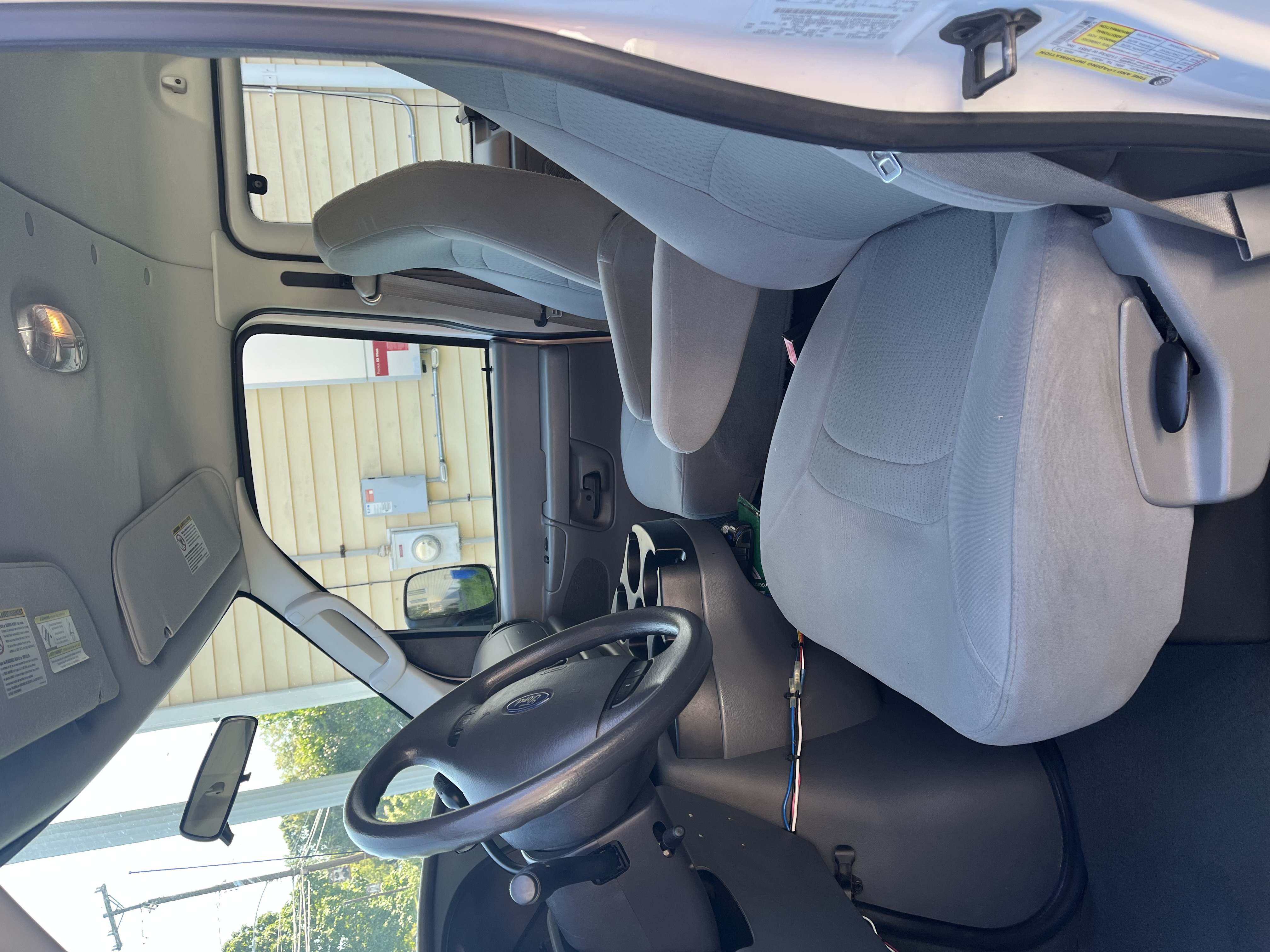 Used 2008 Ford E-350 and Econoline 350 XLT RWD image 8