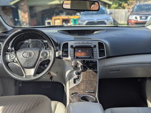 Used 2015 Toyota Venza LE image 18