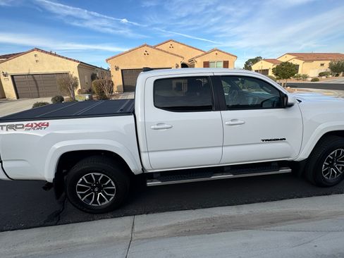 Used 2023 Toyota Tacoma TRD Sport image 9