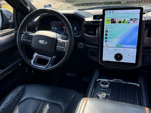 Used 2022 Ford Expedition Max Platinum image 5