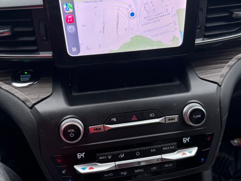 Used 2020 Ford Explorer Limited image 2