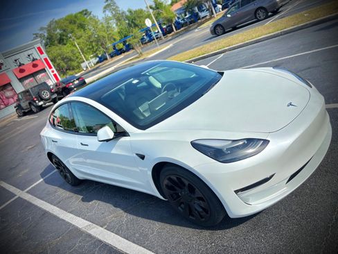 Used 2023 Tesla Model 3 Standard Range image 1