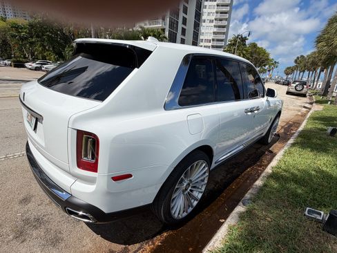 Used 2021 Rolls-Royce Cullinan image 5