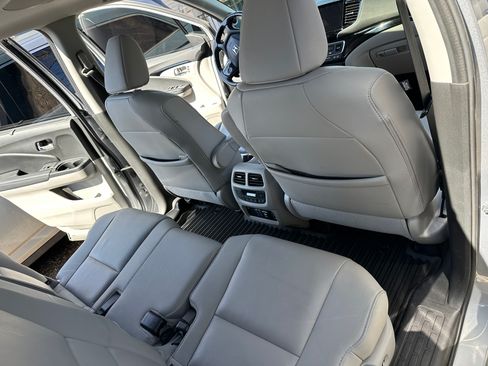 Used 2019 Honda Pilot Touring image 14