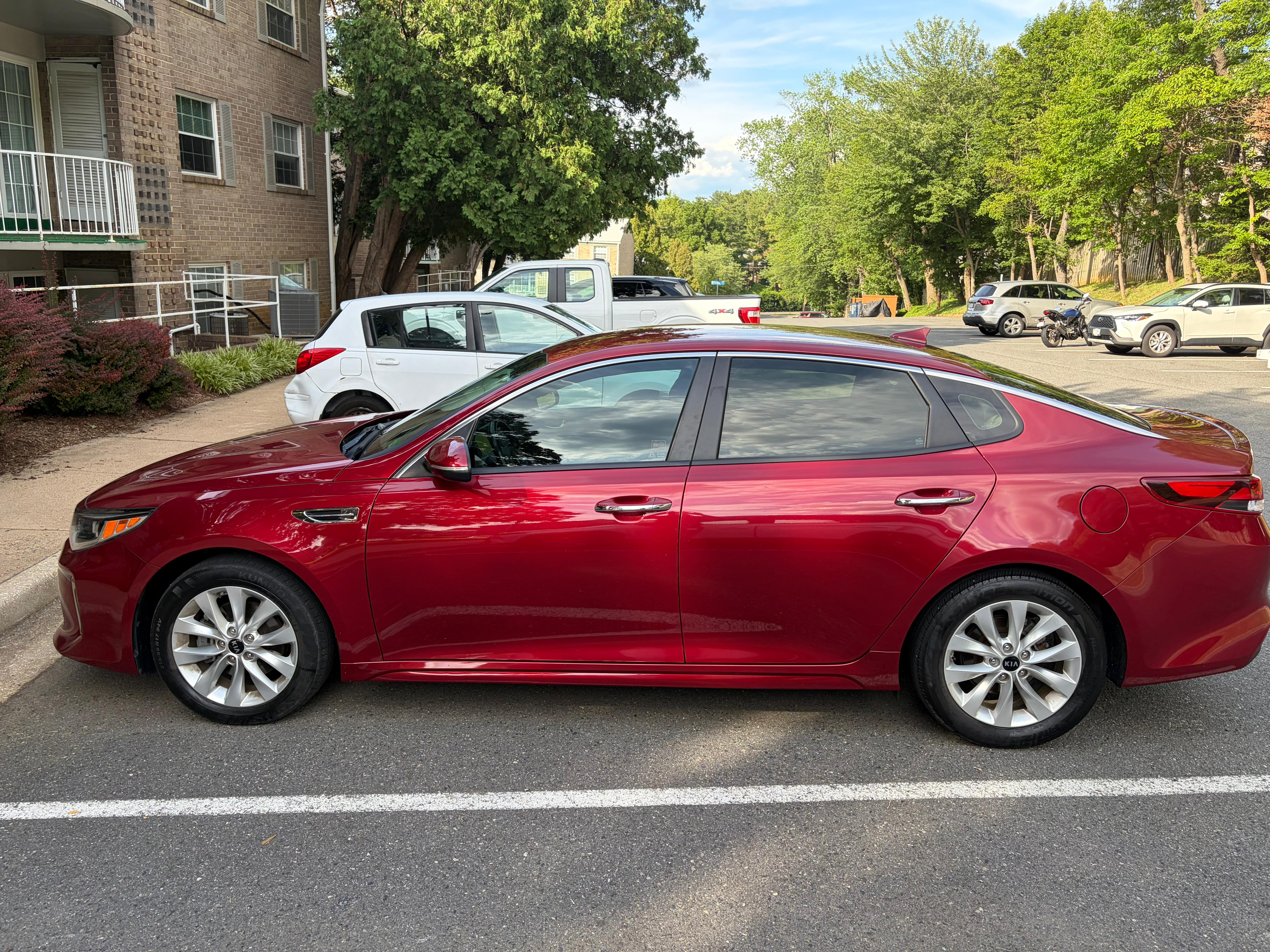 Used 2018 Kia Optima S FWD image 1
