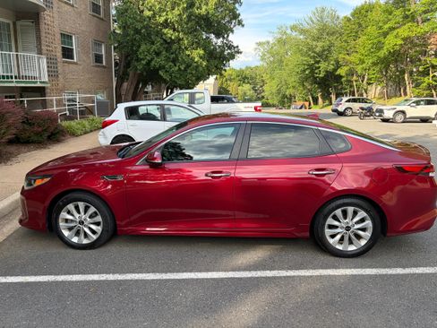 Used 2018 Kia Optima S FWD image 1