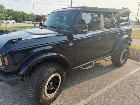 Used 2021 Ford Bronco Outer Banks w/ Sasquatch Package AWD/4WD image 2