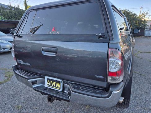 Used 2015 Toyota Tacoma 4x4 Double Cab w/ TRD Off-Road Package image 13