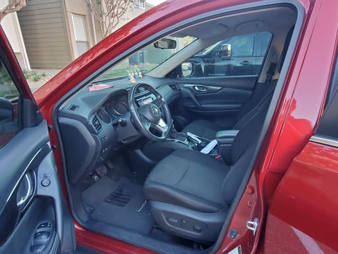 Used 2018 Nissan Rogue SV w/ Premium Package image 1