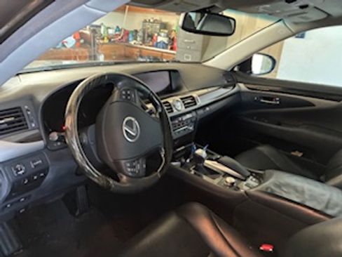 Used 2013 Lexus LS 460 w/ Comfort Pkg RWD image 2