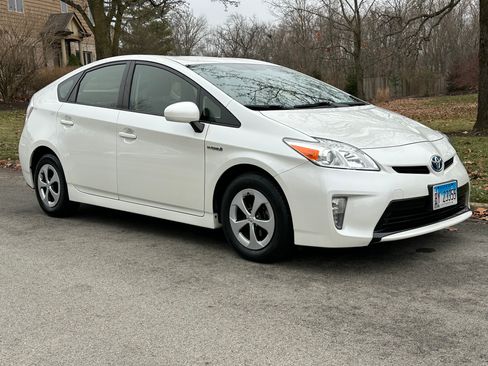 Used 2015 Toyota Prius Four FWD image 1