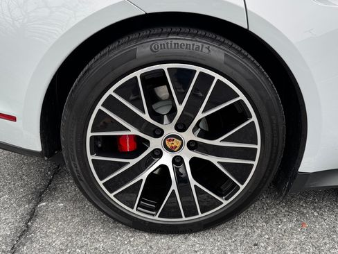 Used 2021 Porsche Taycan 4S image 10