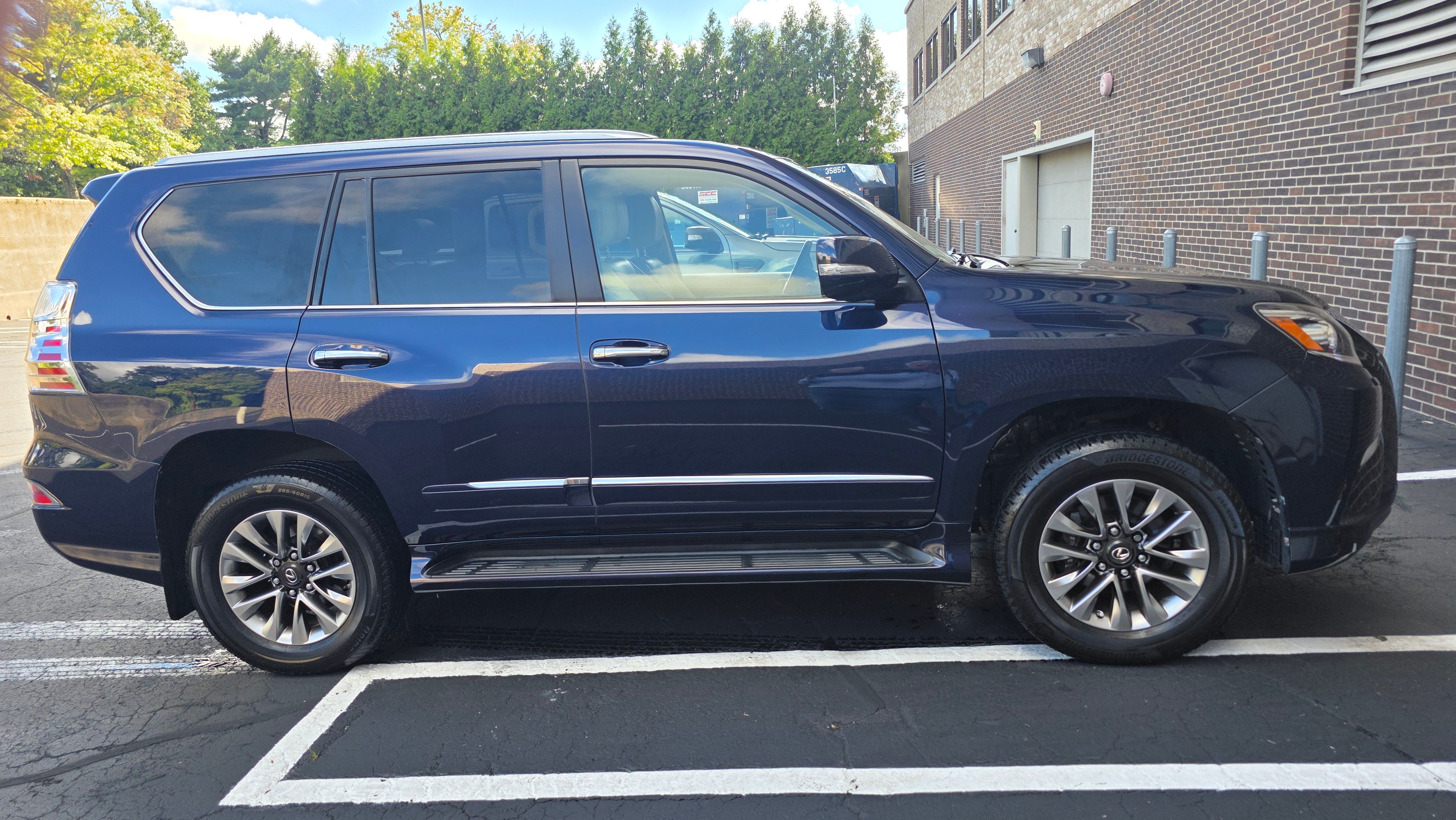 Used 2017 Lexus GX 460 Luxury AWD/4WD image 4