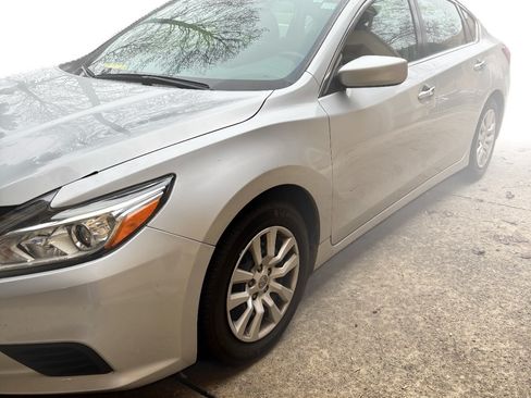 Used 2016 Nissan Altima 2.5 S w/ Power Driver Seat Package FWD image 1