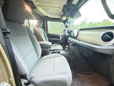 Used 2025 Jeep Gladiator Sport AWD/4WD image 25