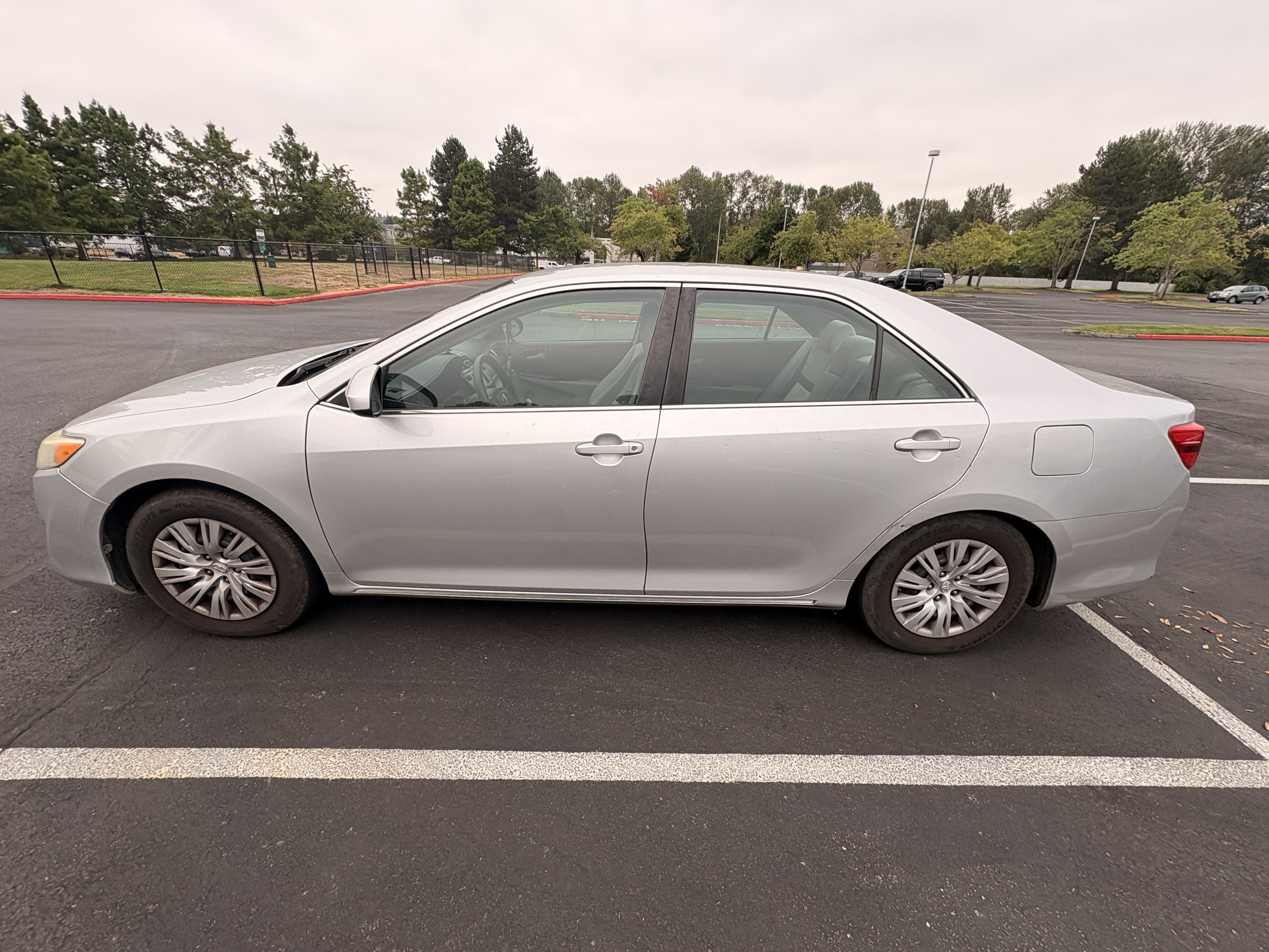 Used 2014 Toyota Camry LE FWD image 13