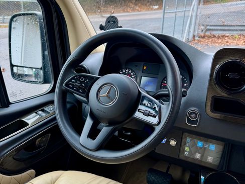 Used 2020 Mercedes-Benz Sprinter 3500 image 6