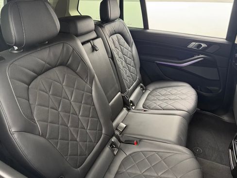 Used 2025 BMW X7 xDrive40i w/ Premium Package image 4
