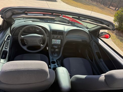 Used 2003 Ford Mustang Deluxe Convertible image 10