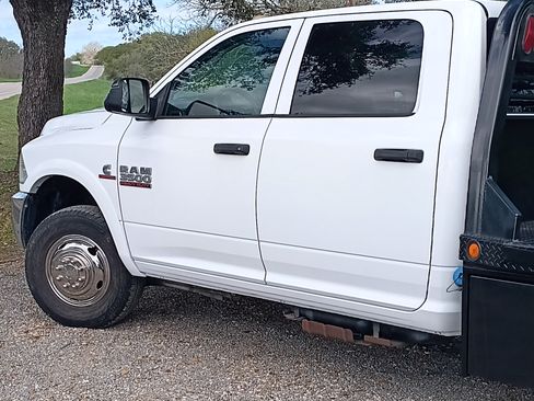 Used 2014 RAM 3500 Tradesman w/ Chrome Appearance Group image 8