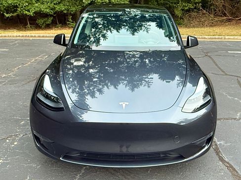 Used 2024 Tesla Model Y Long Range AWD/4WD image 9