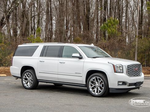 Used 2018 GMC Yukon XL Denali w/ Denali Ultimate Package image 2