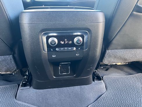 Used 2022 GMC Yukon XL Denali image 19
