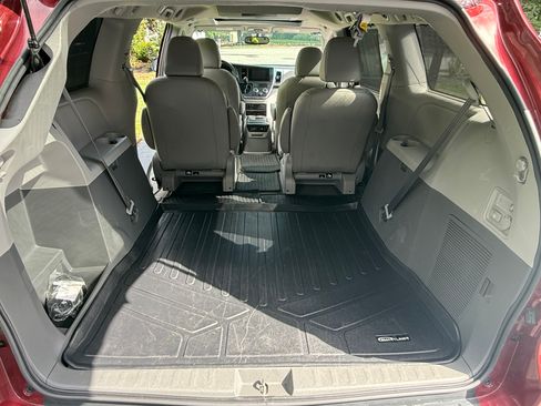 Used 2017 Toyota Sienna XLE Premium w/ Outdoor Package AWD/4WD image 17