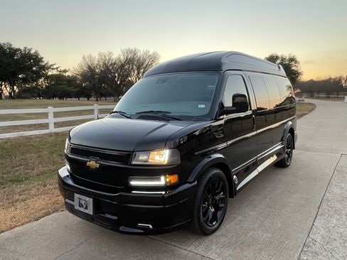Used 2024 Chevrolet Express 2500 w/ Driver Convenience Package image 11