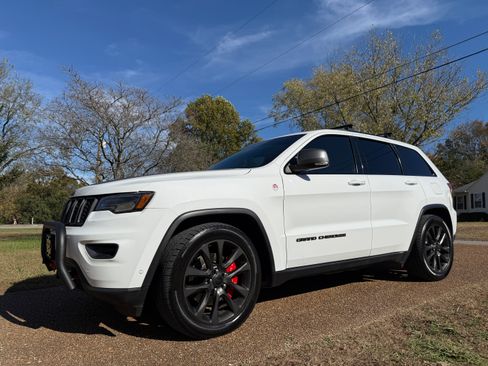Used 2021 Jeep Grand Cherokee Trailhawk w/ Trailhawk Luxury Group image 8