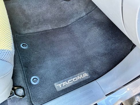 Used 2014 Toyota Tacoma PreRunner image 21