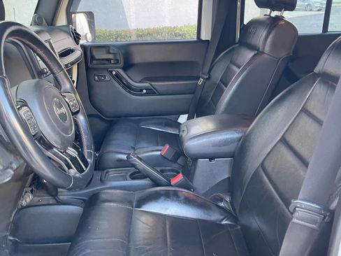 Used 2012 Jeep Wrangler Unlimited Sahara image 17