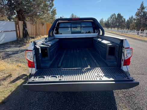 Used 2019 Nissan Titan PRO-4X w/ Pro-4x Convenience Package image 9