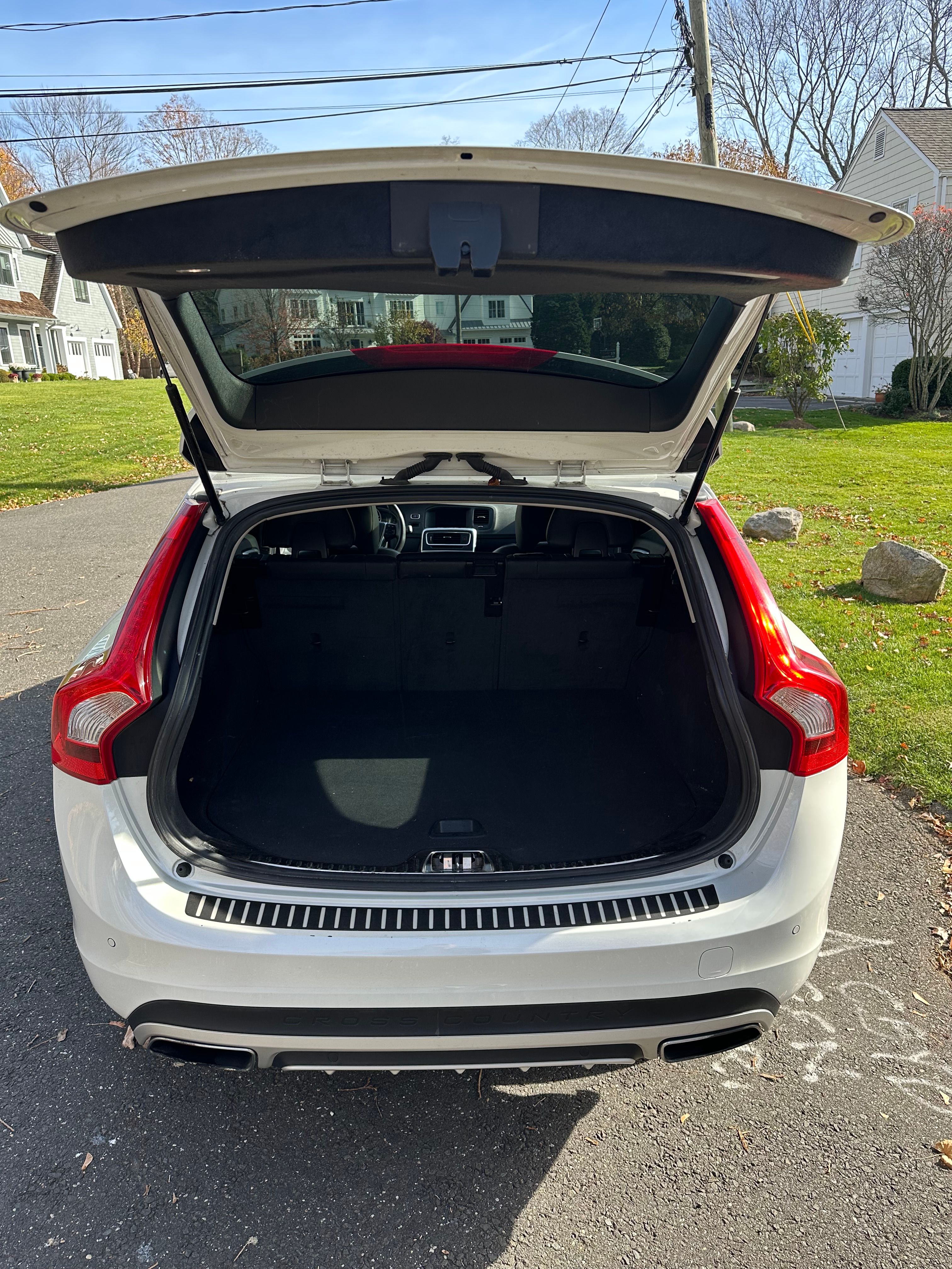Used 2018 Volvo V60 T5 Cross Country w/ Convenience Package AWD/4WD image 6