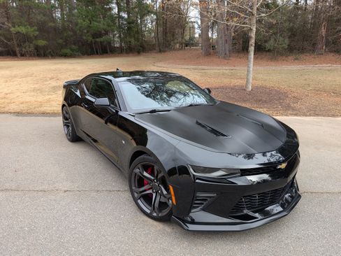 Used 2017 Chevrolet Camaro SS image 1