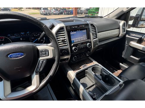 Used 2017 Ford F250 Lariat w/ Lariat Ultimate Package image 16