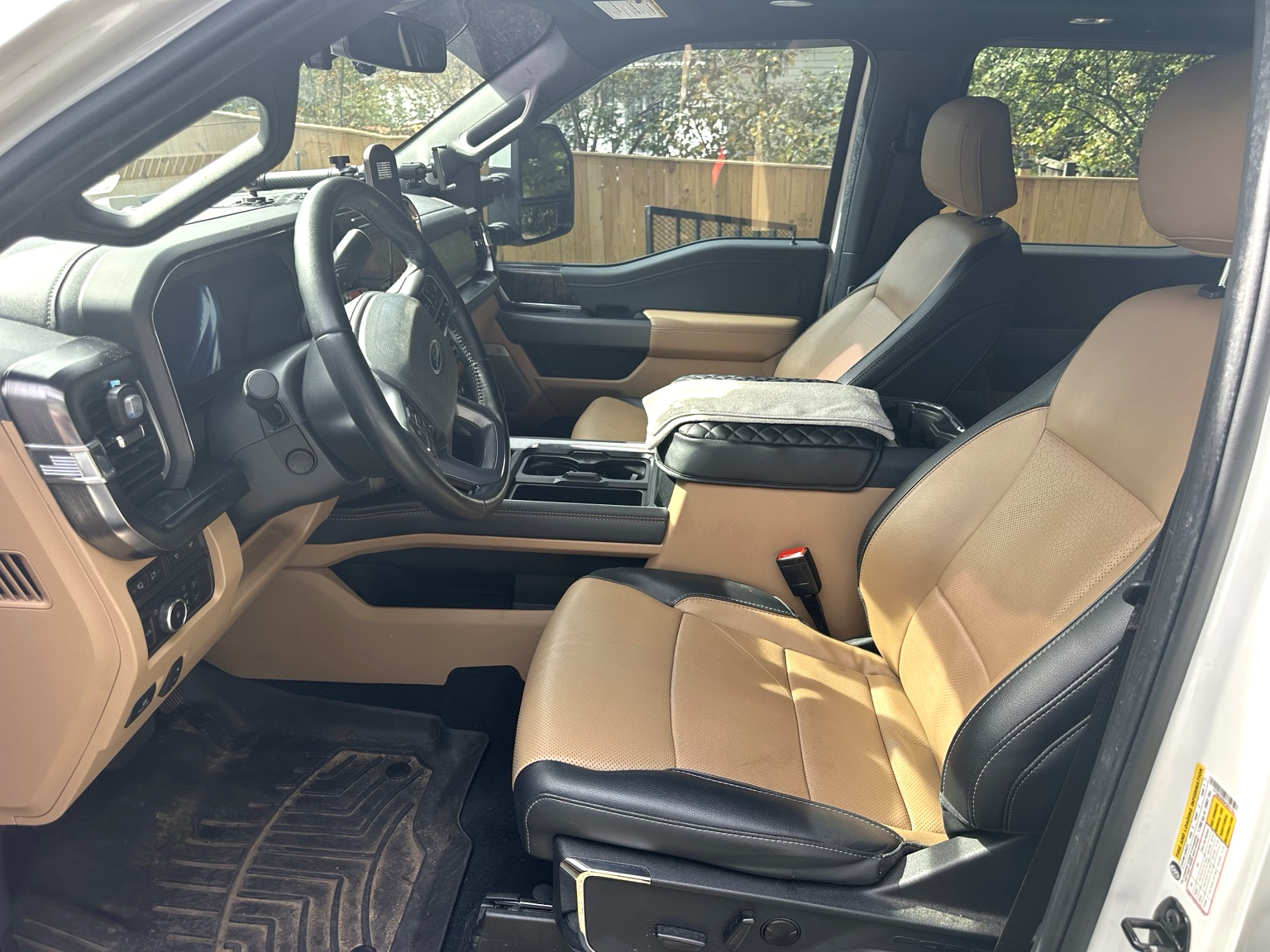 Used 2023 Ford F350 Lariat w/ Lariat Ultimate Package AWD/4WD image 12